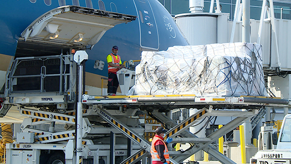 Un vol transporte 277 passagers et produits médicaux des États-Unis au Vietnam